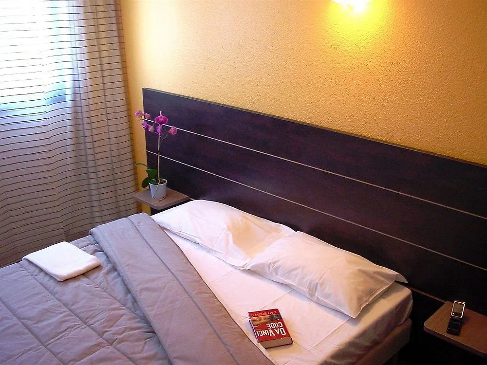 City Residence Aix-En-Provence 2*,